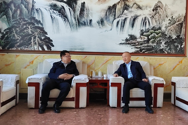 忻州神達(dá)能源集團(tuán)有限公司董事長(zhǎng)董克與忻州市能源局黨組書(shū)記、局長(zhǎng)呂曉剛一行舉行會(huì)談